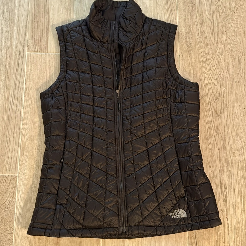 The. North Face - Thermoball Trekker Vest - women’s size medium - Like new